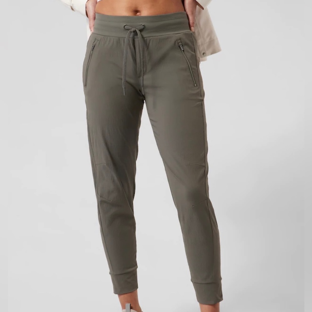 Atletha Women’s joggers Color Olive Green Size 4